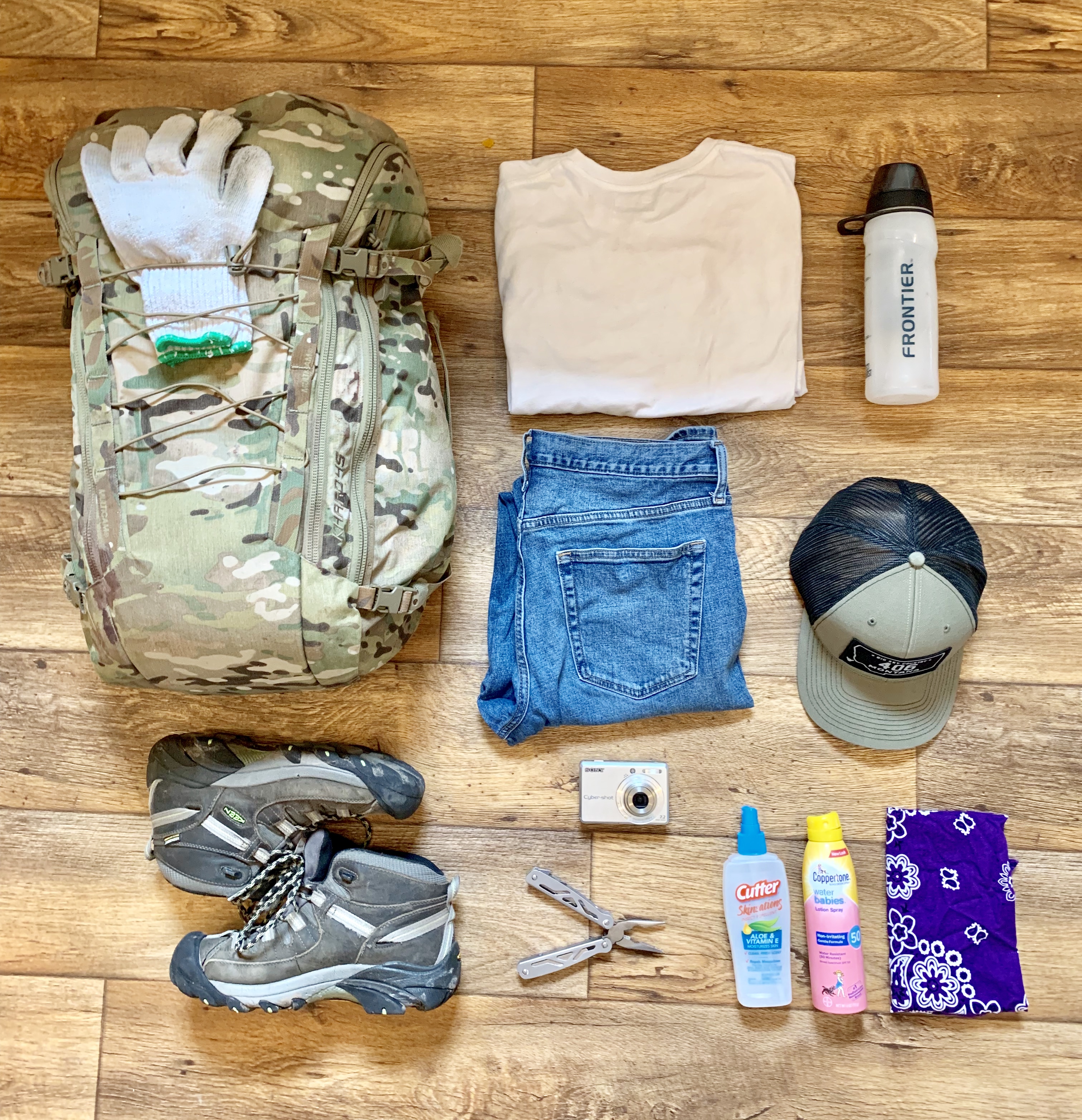 Day hike on sale supplies